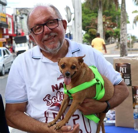 Campanha Natal Solidário Pet arrecada alimentos para instituições de