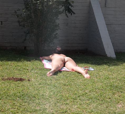 Nackte Gartenarbeit Nackter Garten Porno Bilder Sex Fotos Xxx Bilder Pictoa