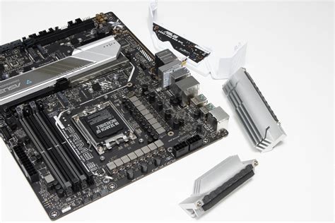 PC Ekspert - Hardware EZine - ASUS PRIME X670E-PRO WIFI recenzija
