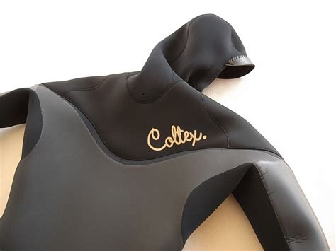 波情報 湘南 フーデッドお客様インプレ ストレッチファスナーの仕上がり サーフボードクオリティーハードコア Quality Hardcore Distributions