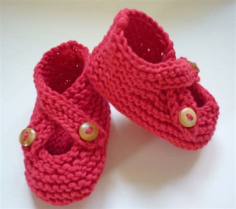 Knitting Pattern Baby shoes with Crossover strap by LoveFibres