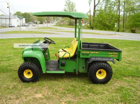 John Deere 4 X 2 Gator Runs Good