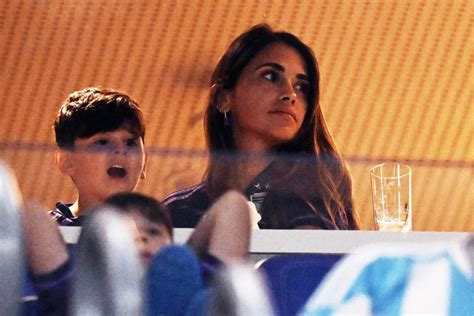 Captan A Antonela Roccuzzo Y Sus Hijos Apoyando A Messi En La Final Del