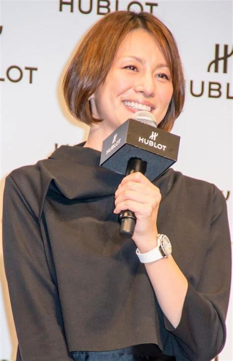 米倉涼子“これぞ美の極致”な着物姿に反響「思わず見入ってしまった」「綺麗すぎます」 ニコニコニュース