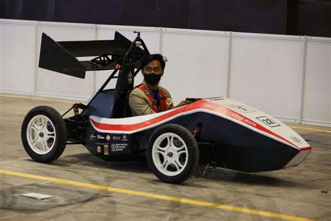 Foto Berita Foto Mobil Listrik Balap Karya Tim Ugm Melaju Di Pevs