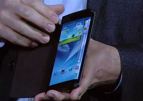 Samsung To Unveil Smartphone With Curved Screen In October