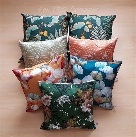 Coussin Motifs Exotiques Feuillages Et Fleurs Tropicaux La Boutique