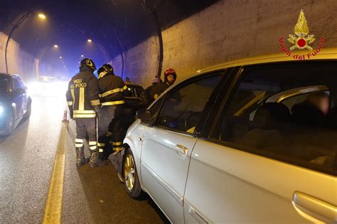 Incidente Sul Raccordo Autostradale Av Sa Quattro Feriti