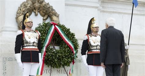 Mattarella Depone Corona D Alloro All Altare Della Patria Il Tempo