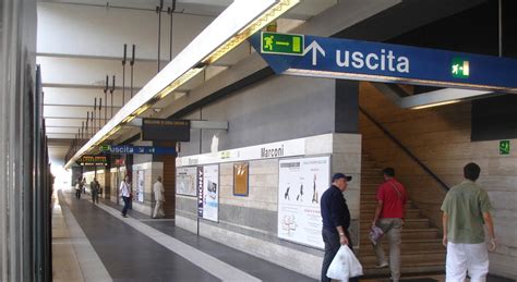 Metro B Di Roma Uomo Morto Mentre Va A Lavoro Choc Alla Fermata Marconi