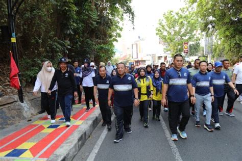 Arinal Djunaidi Meriahkan Jalan Sehat Dalam Rangka Peringatan Hari