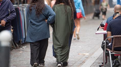 N Mes Menaces De Mort Li Es L Abaya Dans Un Coll Ge Une Adolescente