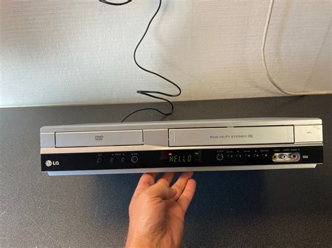 Se produkter som liknar LG DVD VCR kombo modell V27 på Tradera