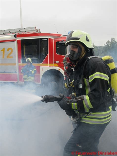 PKW Brand Mit Mehreren Verletzten Und Einsatz Am Bahnhof