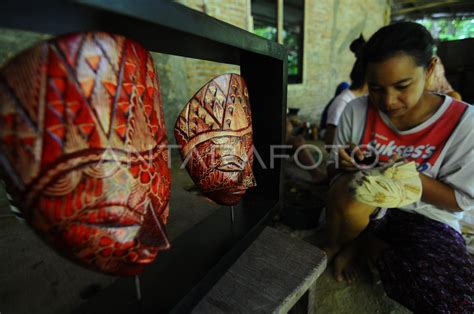 Kerajinan Topeng Batik Ekspor Antara Foto