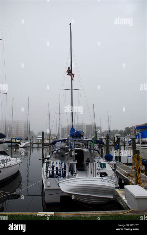 Bosun Chair Hi Res Stock Photography And Images Alamy