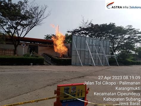 Semburan Api Di Rest Area Km B Tol Cipali Masih Belum Padam Okezone