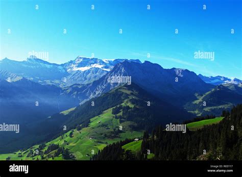 Adelboden village Banque de photographies et dimages à haute