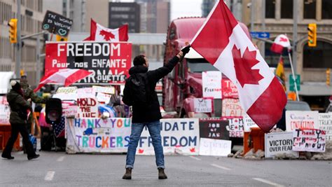 Ottawa Assediata Dai No Vax Si Dimette Il Capo Della Polizia Sommerso