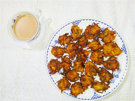 Kerala Style Onion Fritters Crispy Ulli Vada