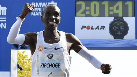 Kenyas Kipchoge Smashes Marathon World Record In Berlin