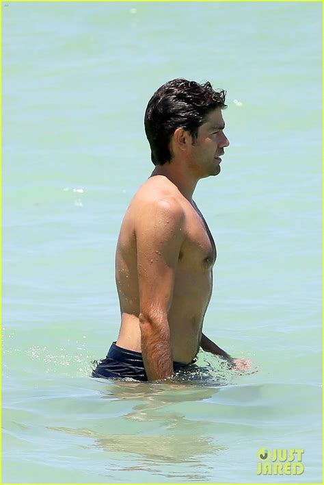 Shirtless Adrian Grenier Hits Miami Beach Before Entourage Press Tour