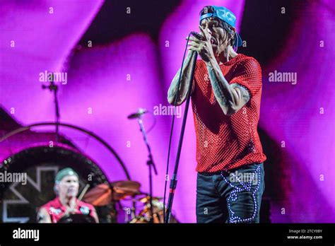 Red Hot Chili Peppers Anthony Kiedis Vocals Chad Smith Drums Live In Buenos Aires