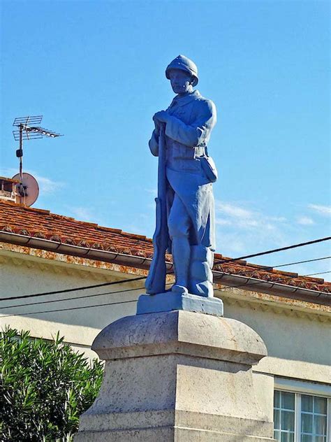 Poilu Au Repos Monument Aux Morts Gruissan