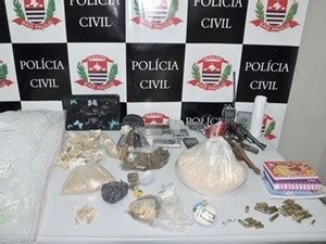 G1 Jovem é presa drogas armas e material para refino em Itápolis