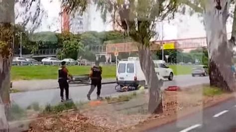 Un Ciclista Muri Al Ser Atropellado Por Una Camioneta Policiales