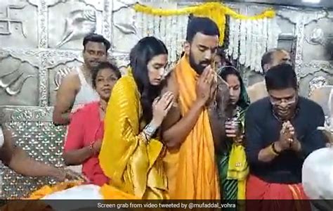 Kl Rahul Visits Mahakaleshwar Temple With Wife Athiya Shetty Ahead Of