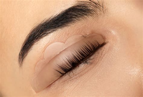 Tout Savoir Sur Le Rehaussement De Cils Le Mag Beaut