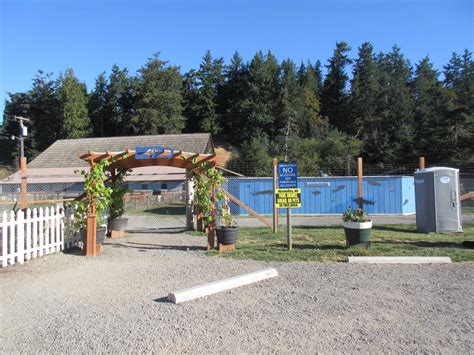 olympic game farm walking  entrance zoochat