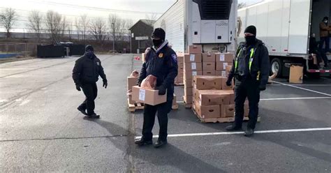 Police Officers Donate Hundreds Of Food Boxes And Toys To Needy Families In Indiana | FaithPot