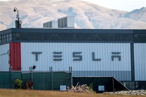 Tesla Recalls 362758 Vehicles Due To Self Driving Software