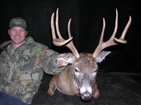 Free Range Trophy Whitetail Hunts In Alberta Canada