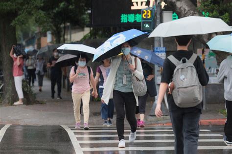 雷雨彈壓境 鄭明典曝「冷心低壓」作用：對流開始了！ 生活 中時新聞網