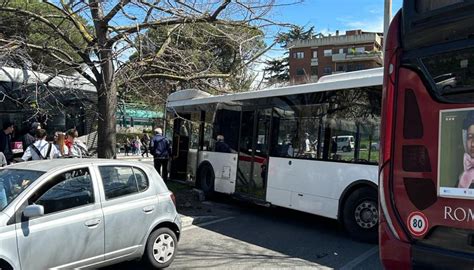 Scontro Tra Due Autobus A Roma In Zona Monte Mario Feriti Di Cui