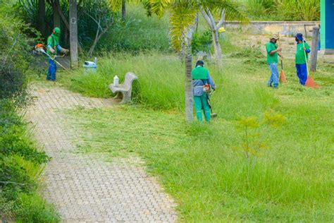 Prefeitura segue serviço de manutenção na Praça da Juventude