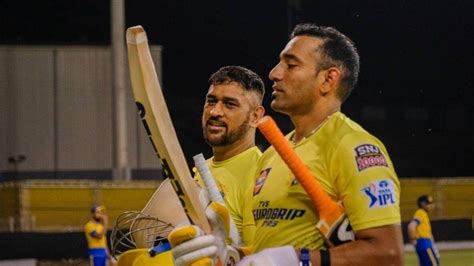 Ms Dhoni Eats Butter Chicken Without The Chicken Robin Uthappa On Csk