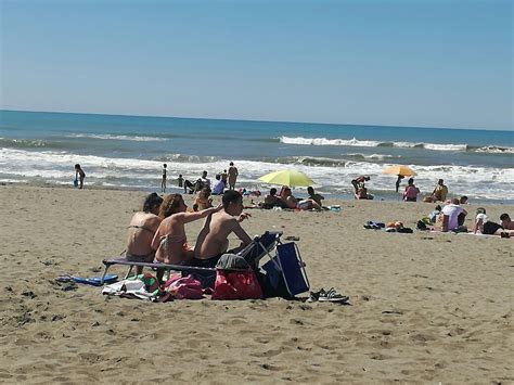 Grande Affluenza Su Spiagge Del Litorale Romano Radio Colonna