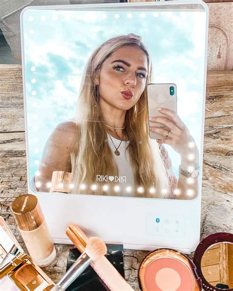 Riki Skinny Mirror Review The Light Up Vanity Mirror That I Swear By