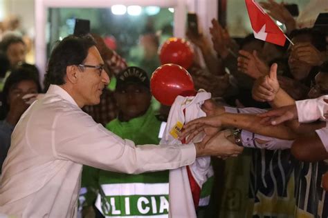 Martín Vizcarra Llegó A Lima Para Jurar Como Presidente De Perú Infobae