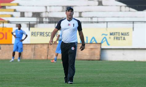 Técnico do Santa Cruz na mira do Sport para assumir o time na Série B