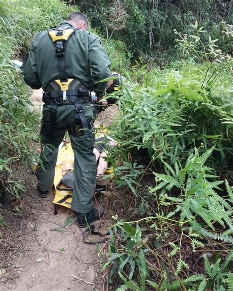 Mulher é Resgatada De Helicóptero Em Trilha Da Praia Da Fazenda Rádio