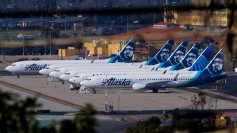 Alaska Airlines Flight Declares Emergency After Passengers Smell Fumes in Cabin