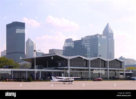 Burke Lakefront Airport Fotografías E Imágenes De Alta Resolución Alamy