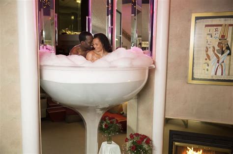 Enjoy A Champagne Glass Tub For 2 In The Poconomtns Valentines Day In The Poconos