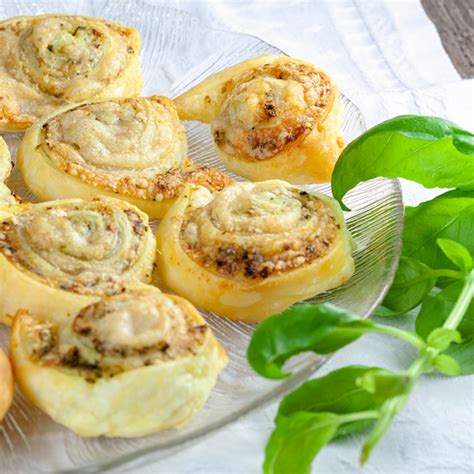 Pesto And Cheese Puff Pastry Pinwheels Ohmydish