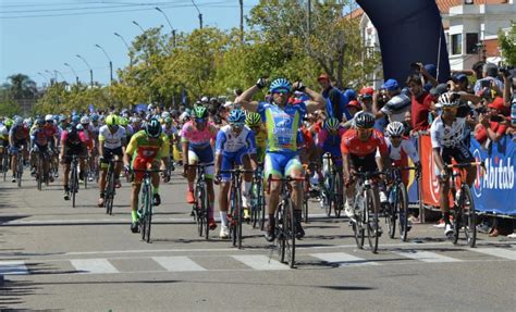 La 76ª Vuelta Ciclista llega a las rutas de Rocha en su recorrido por